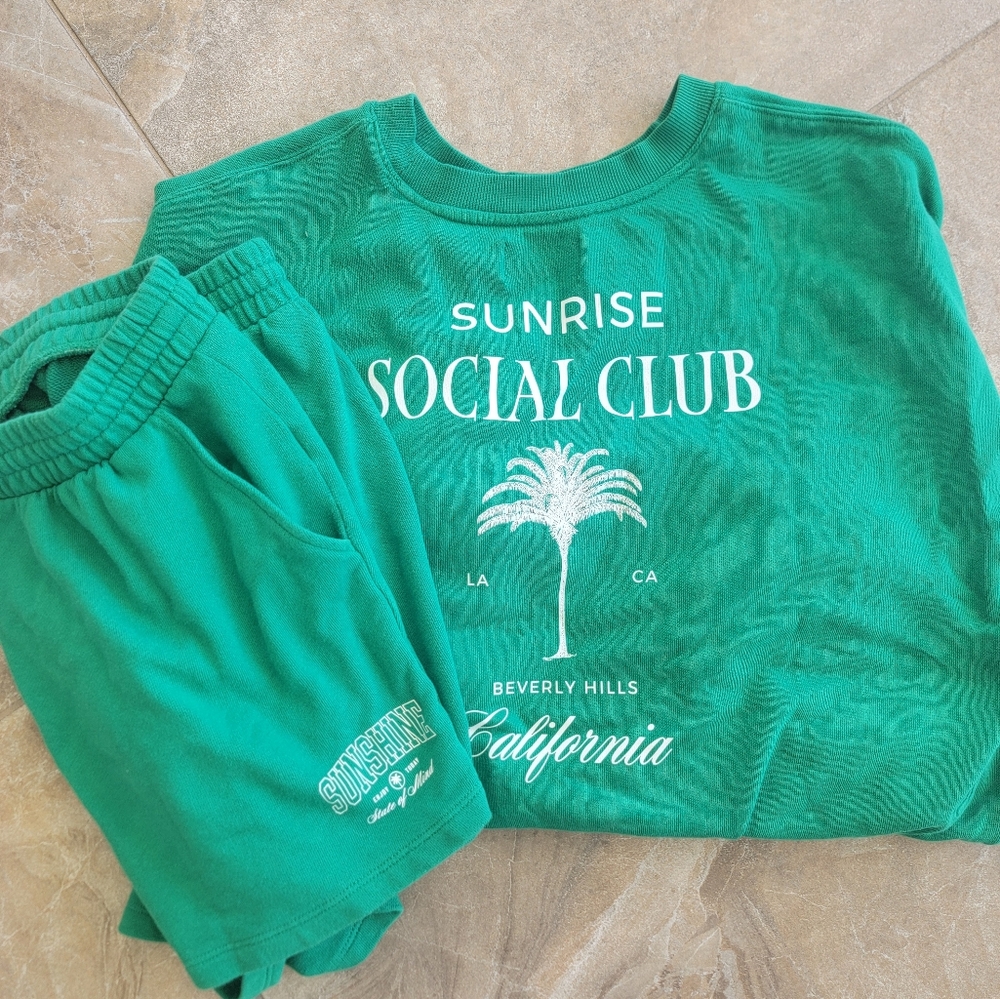 Old Navy Set In Green Shorts And Sweatshirt Both Large